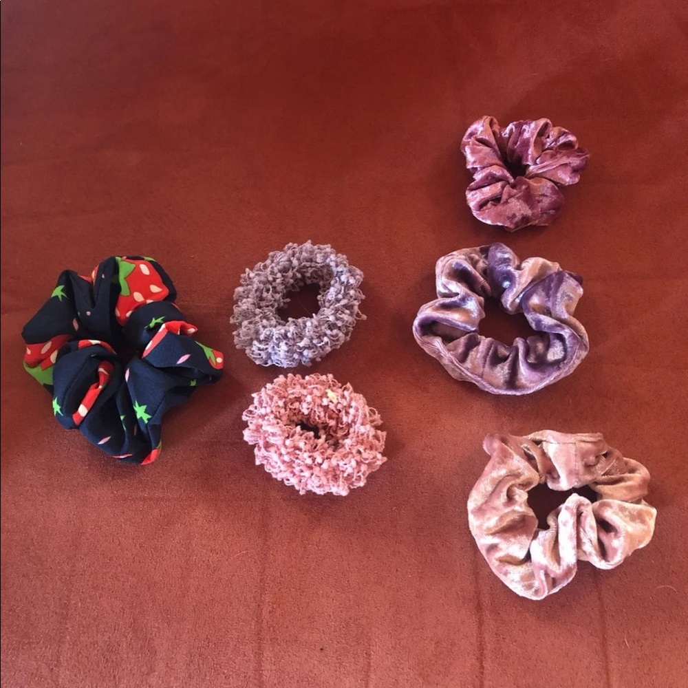 6 assorted scrunchies